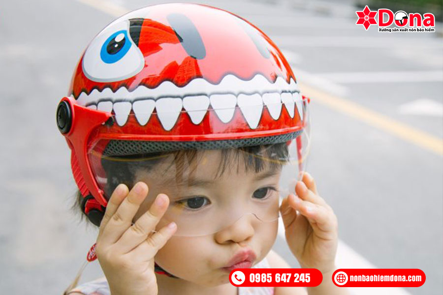 Mũ bảo hiểm trẻ em có kính chắn gió