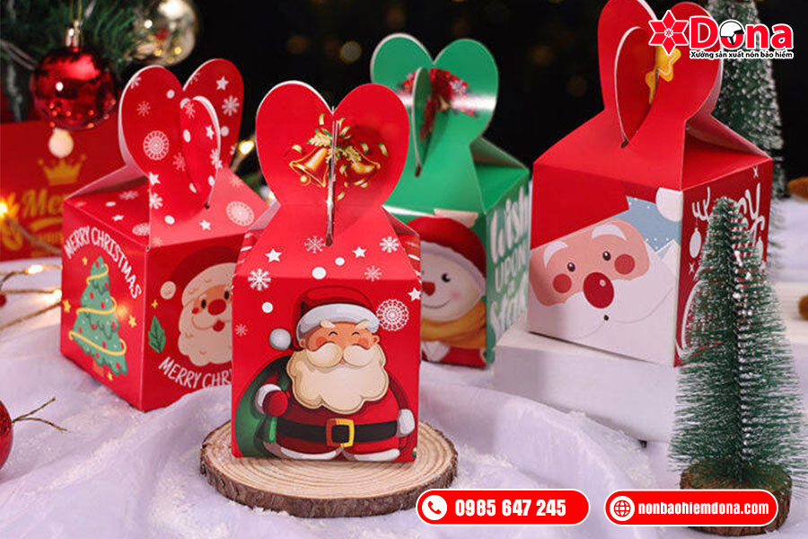 Tặng hộp bánh kẹo Giáng Sinh cho đồng nghiệp