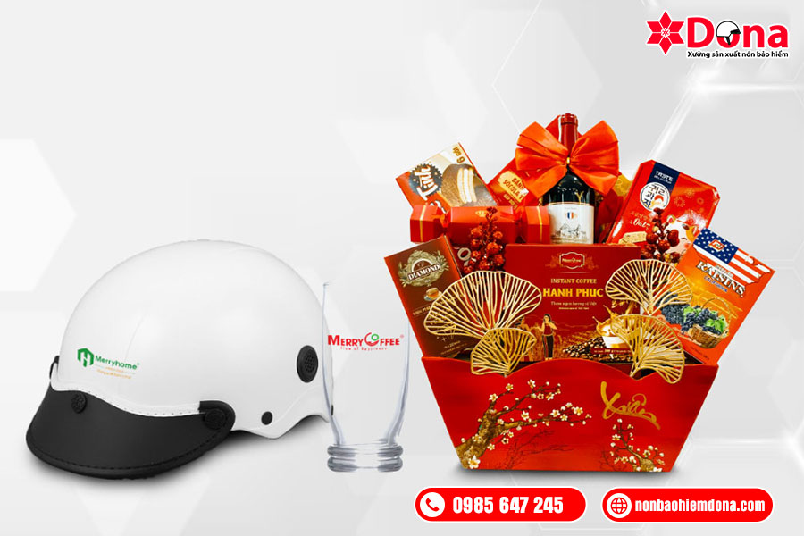 Tặng nón bảo hiểm in logo và giỏ quà tết