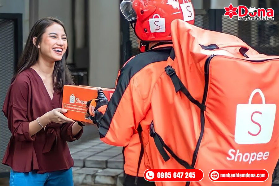 Chọn đơn vị vận chuyển uy tín cho nón bảo hiểm in logo