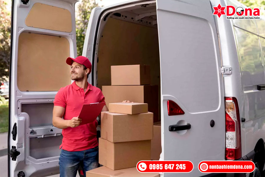 Sắp xếp nón bảo hiểm khi vận chuyển