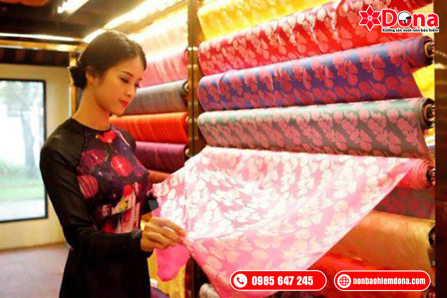 Lụa tơ tằm mang đậm bản sắc văn hóa dân tộc Việt Nam