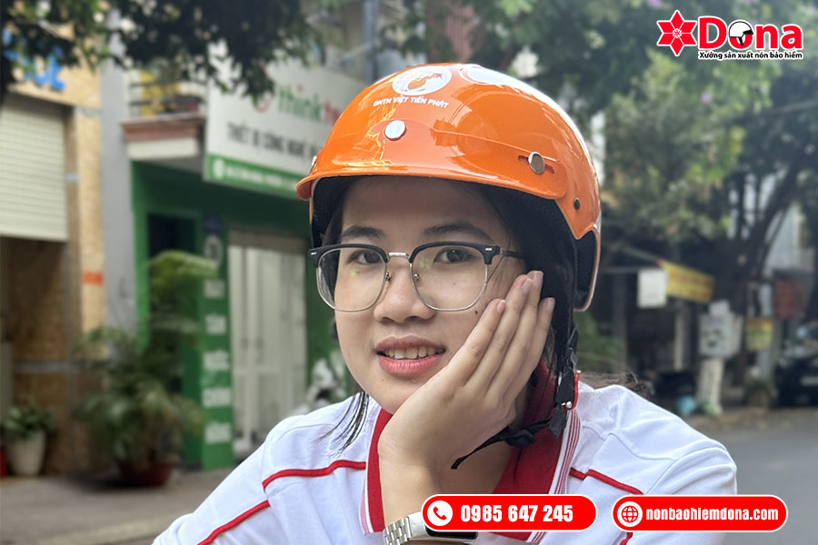 Mũ bảo hiểm in logo màu cam