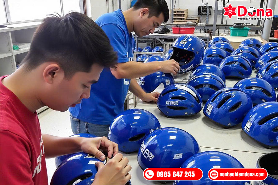 Sản xuất nón bảo hiểm theo yêu cầu tăng nhận diện thương hiệu